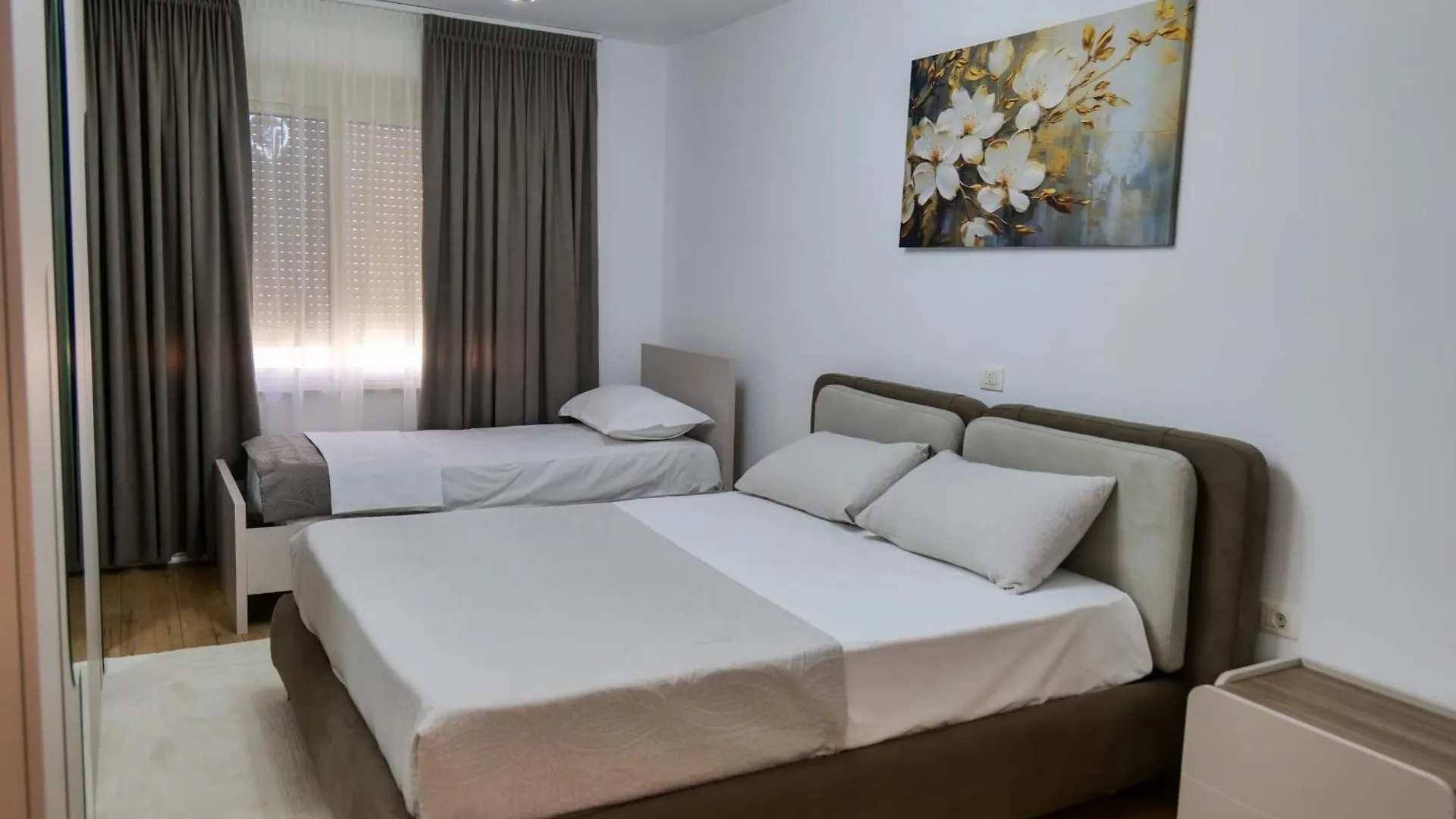 Xhejn'S Apartament 23 دراس ألبانيا