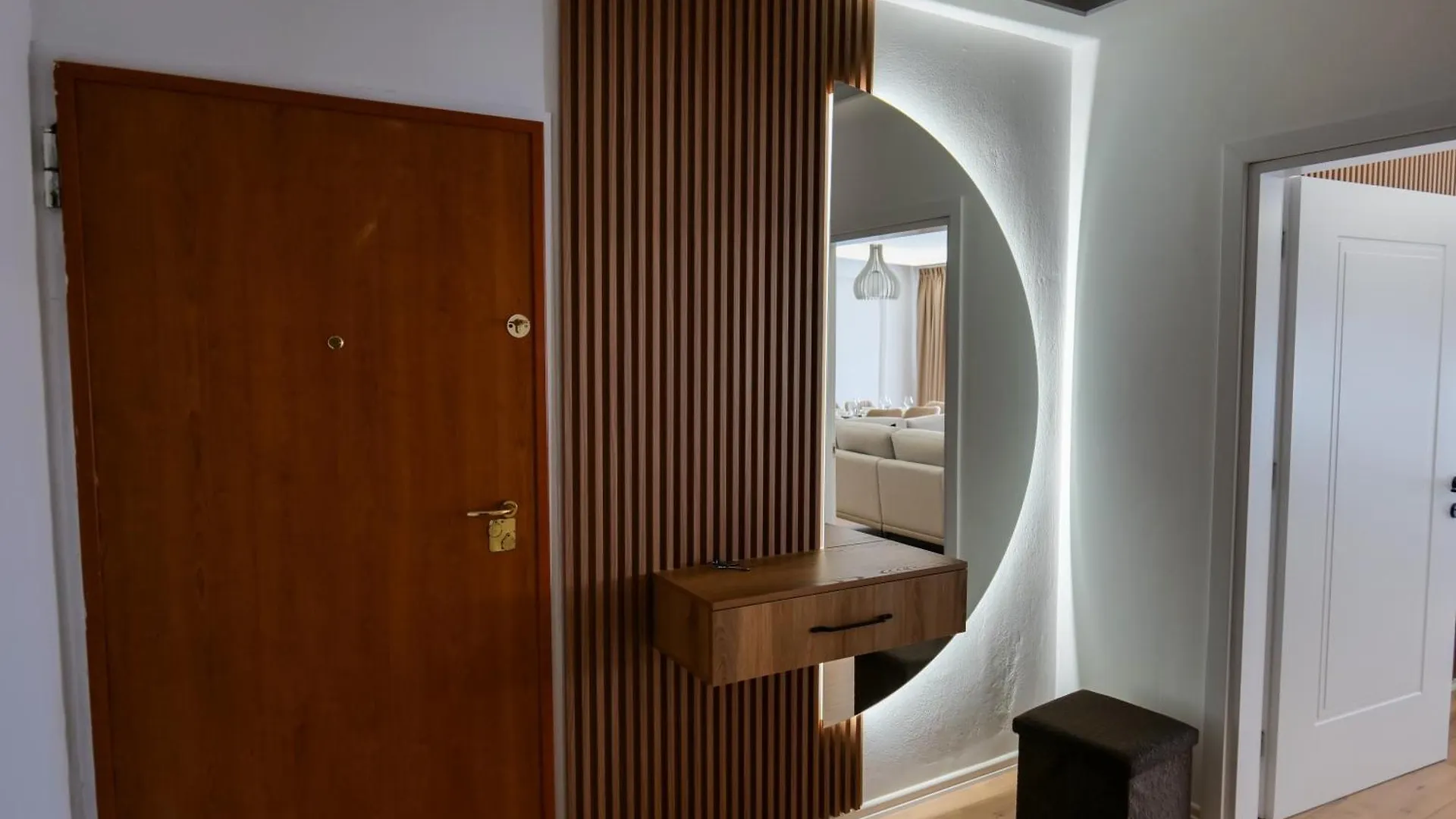 Xhejn'S Apartament 23 دراس شقة